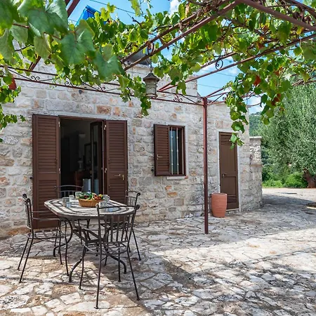Apartment Tenuta Guarini Trulli On Selva Di - Happy
